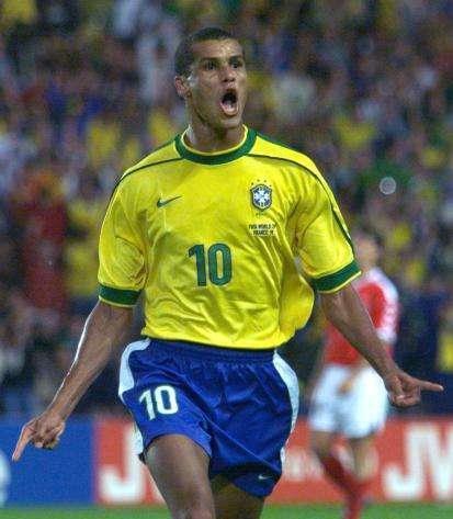 在足球赛场 在足球赛场